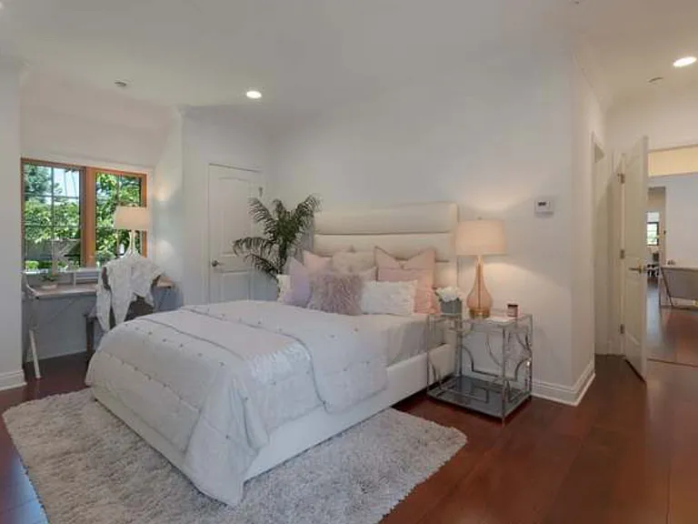 1050 Roxbury Rd — Photo 18