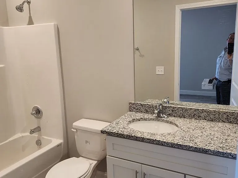2228 Hickory St — Photo 9