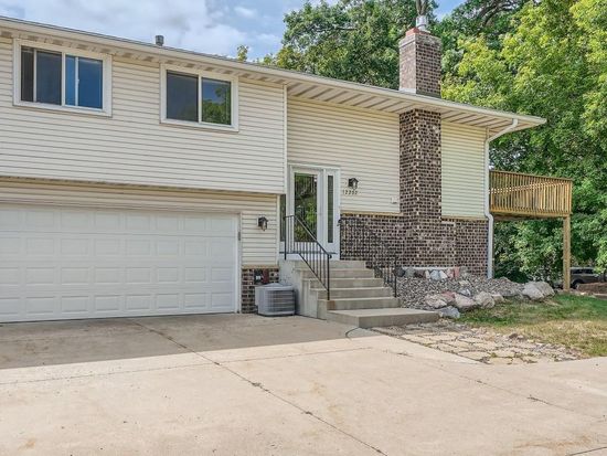 12202 Oak Leaf Cir, Burnsville, MN 55337