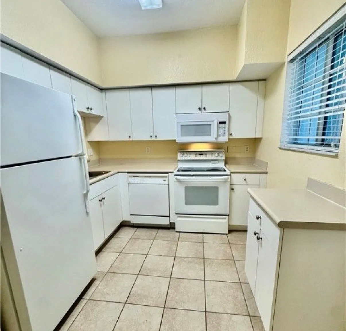 2 bed, 932 sqft, $1,500 — Photo 3