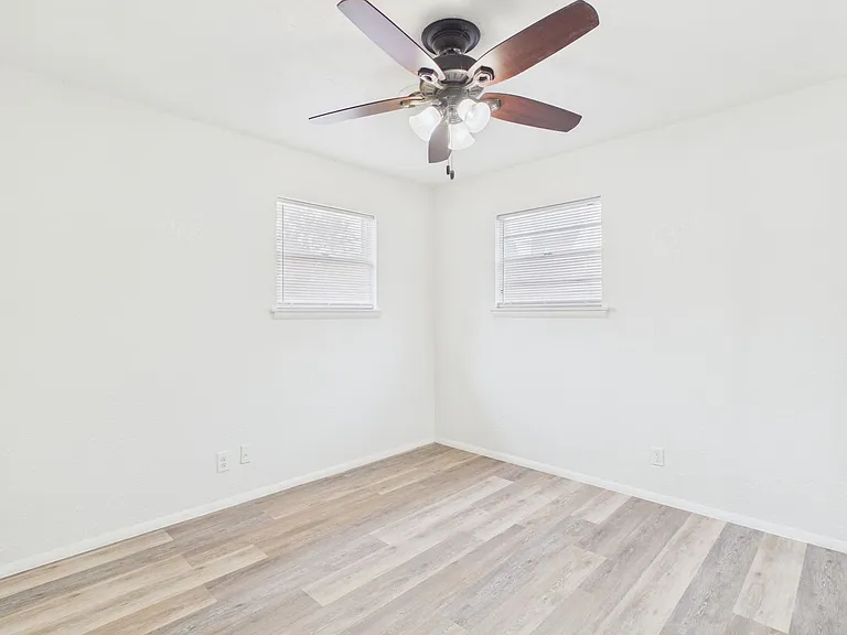 3319 Teckla Blvd — Photo 16