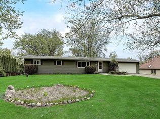 N64W30911 Cindy Ct, Hartland, WI 53029