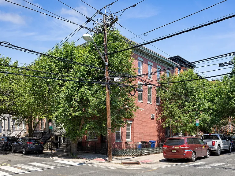 150 6th St — Photo 21