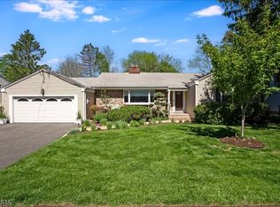 16 Brook Dr North, Morris Plains Boro, NJ 07950