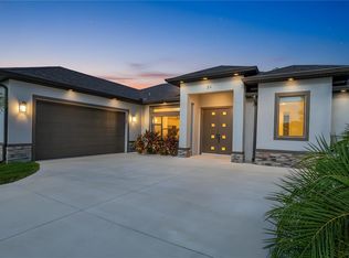 24 Medalist Cir, Rotonda West, FL 33947