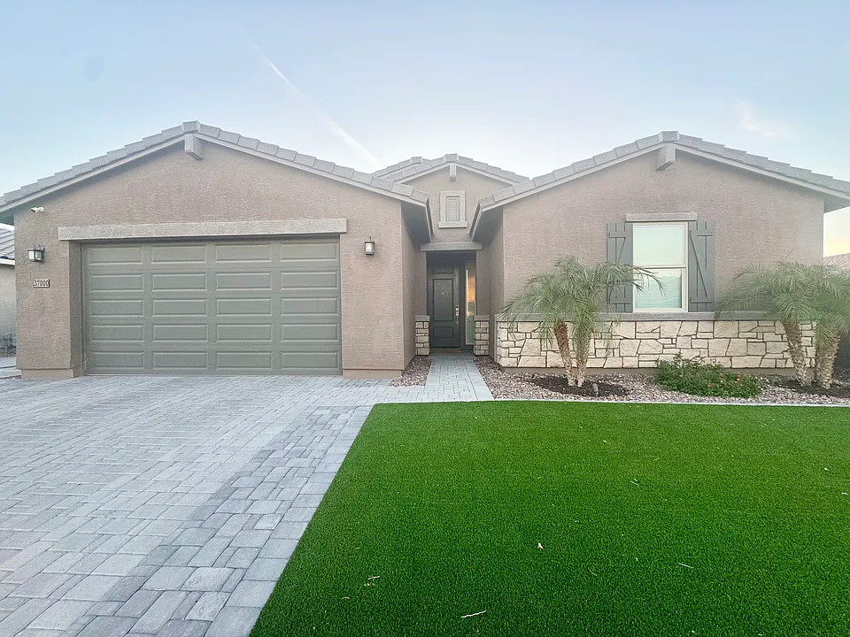 37000 N Andravida Dr