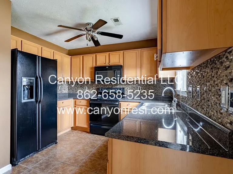 2544 Forest Lodge Dr — Photo 3