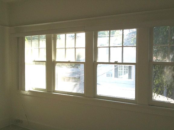 4th image of 1020 Fair Oaks Ave