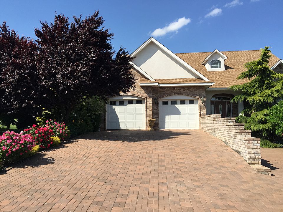 1st image of 2820 Barrington Dr