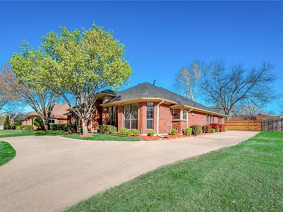 3rd image of 801 Parkhaven Dr