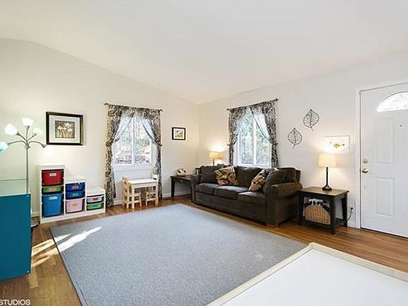 3rd image of 1615 Winfield Ave