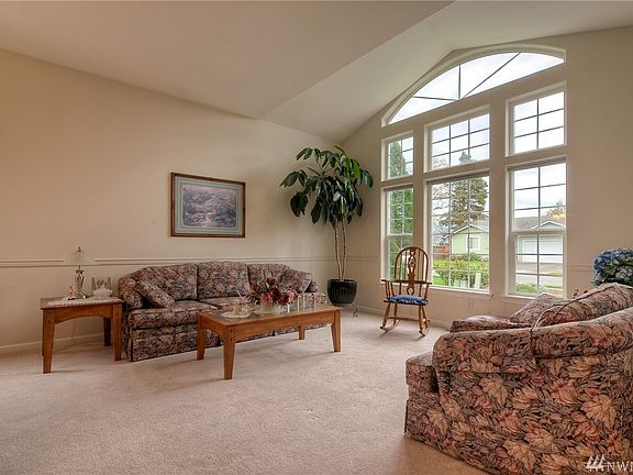 Vaulted ceilings in entry/formal living/dining