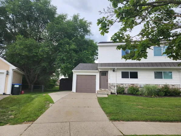 22174 Brookfield Dr, South Lyon, MI 48178