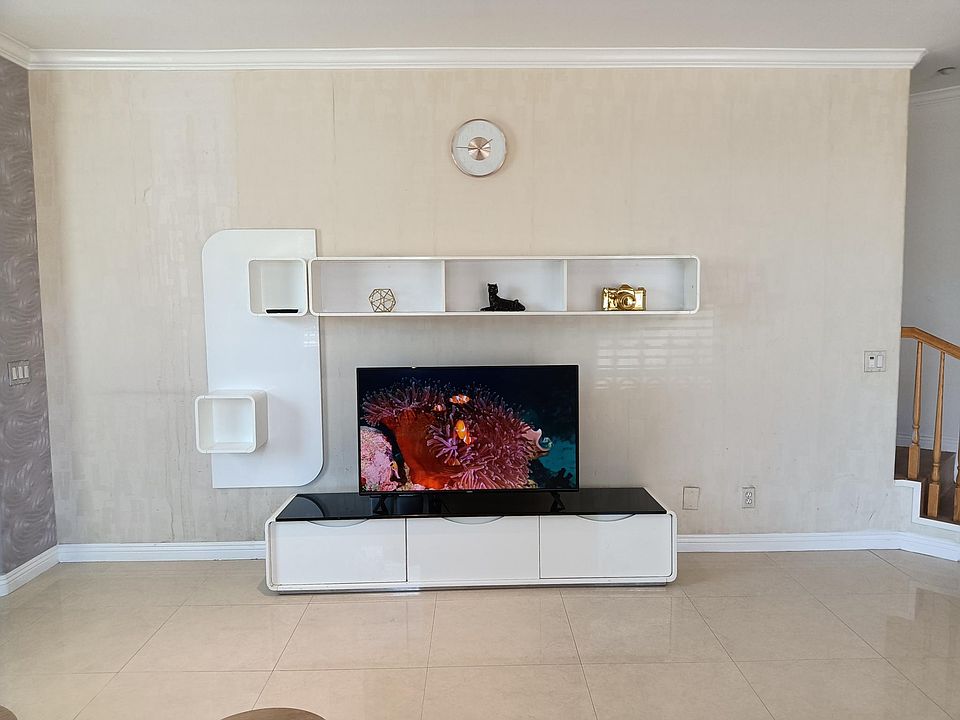 1st image of 523 Florence Ave