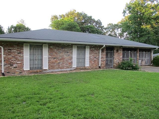 1st image of 515 Oakwood Dr