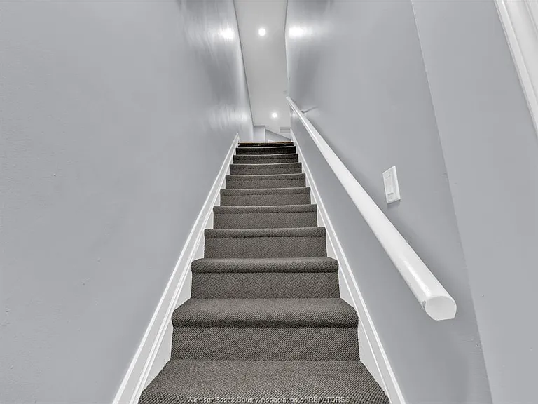 2181 Howard Ave — Photo 10