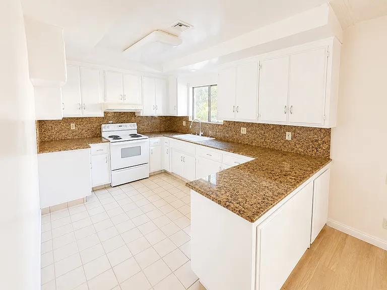 365 Cliff Dr #6 — Photo 5