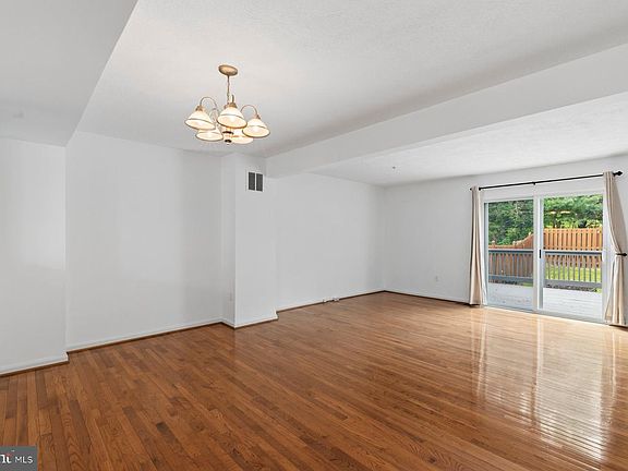 3rd image of 802 Medinah Cir