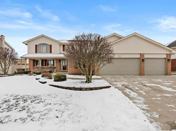 8425 Nielsen Dr, Tinley Park, IL 60487