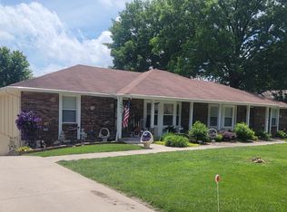 1003 R D Mize Rd APT B, Grain Valley, MO 64029