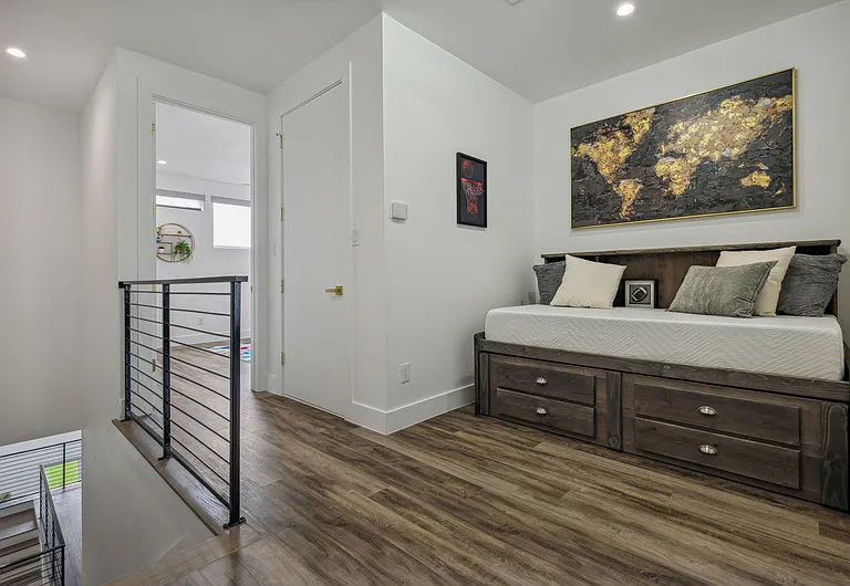 2429 Vagas St — Photo 25