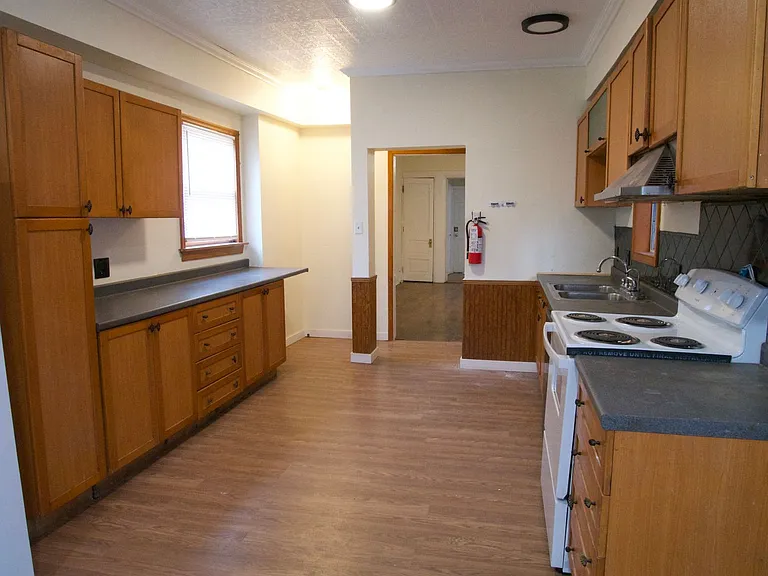 1020 Ferry St — Photo 16