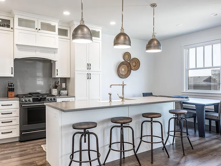 Kitchen / Island / Dining View