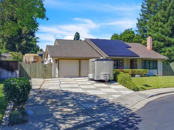 820 Royal Elf Court, Dixon, CA 95620
