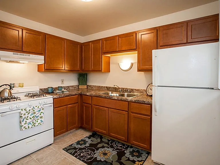 Arbor Glen Apartments — Photo 13