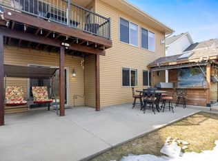 8979 Parkview Cir, Chisago City, MN 55013