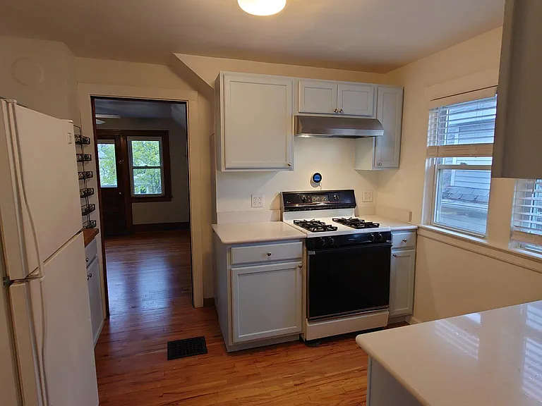 64U Parkwood Ave — Photo 10