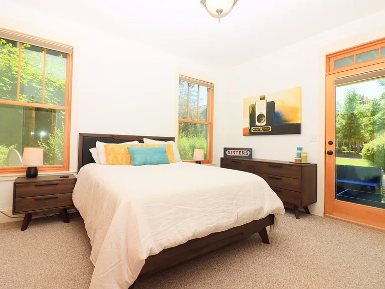 577 W Jefferson Ave — Photo 8