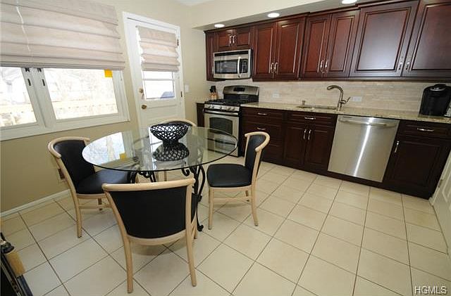 1st image of 28 Preakness Ln