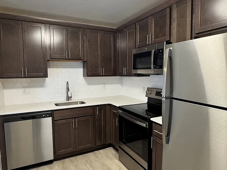 River Oaks Apartments of Rochester Hills — Photo 36
