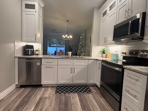 3rd image of 3636 Pine Oak Cir