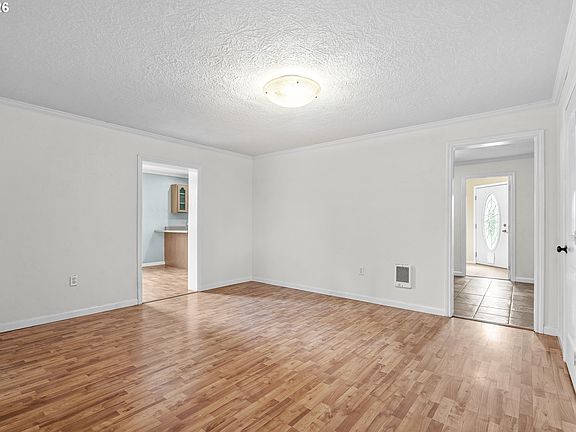 5th image of 301 Flower Ln