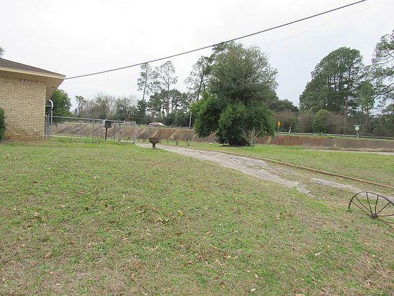 5th image of 102 Inwood Dr