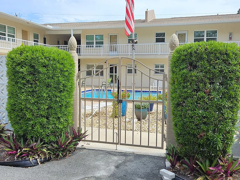 509 W Venice Ave #102 — Photo 4