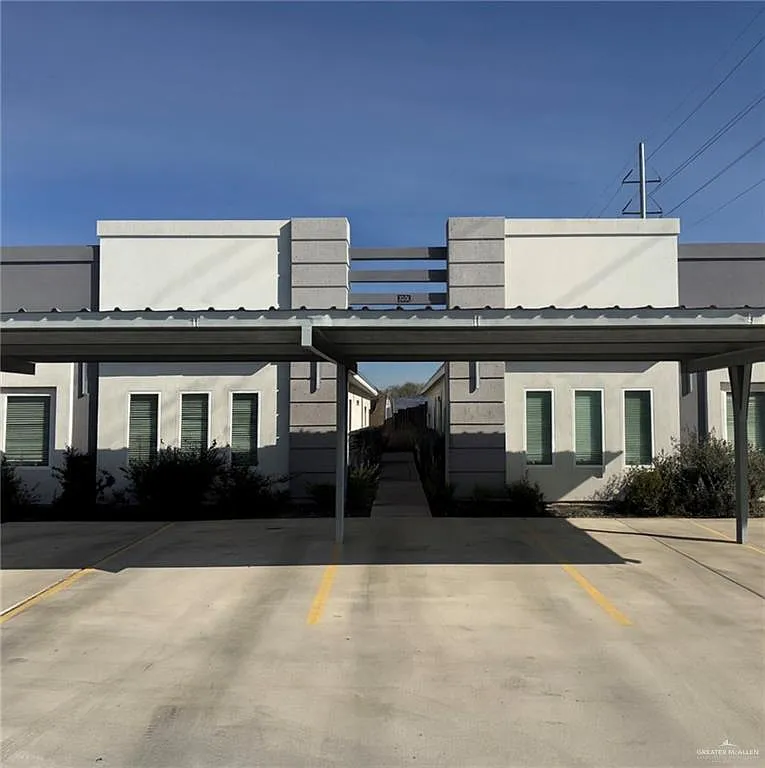 1 bed, 1.0 bath, 2952 sqft, $925 — Photo 1