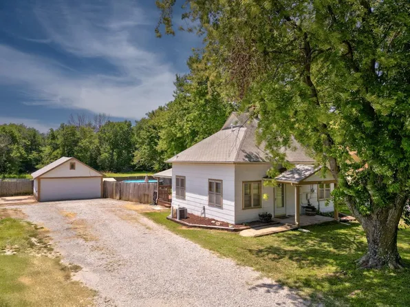2125 Central Ave, Winfield, KS 67156