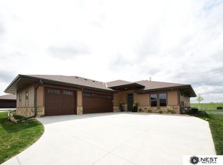 7235 NW 10th St, Lincoln, NE 68521