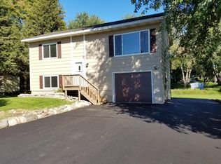 30805 Montclair Dr, Lindstrom, MN 55045