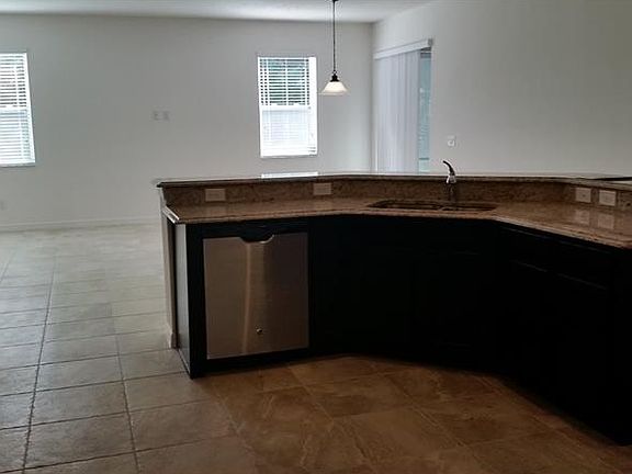 4th image of 787 Cavan Dr