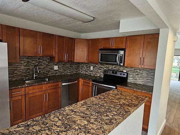 4th image of 305 Lakeview Dr APT 101
