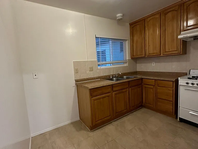 61 S Vinedo Ave #6 — Photo 12