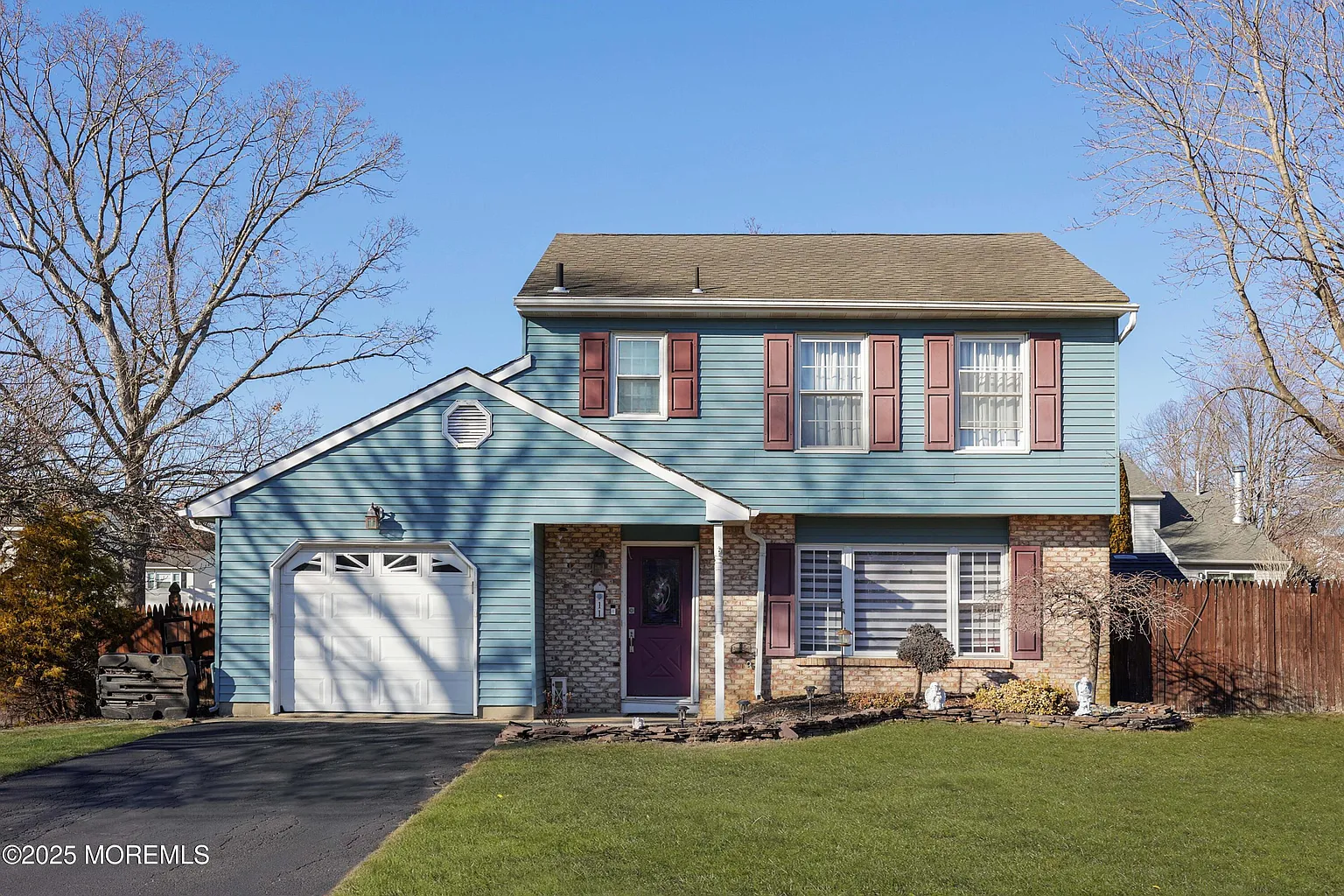 11 Tamarack Street photo 1