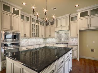 1037 Villas Creek Dr, Edmond, OK 73003