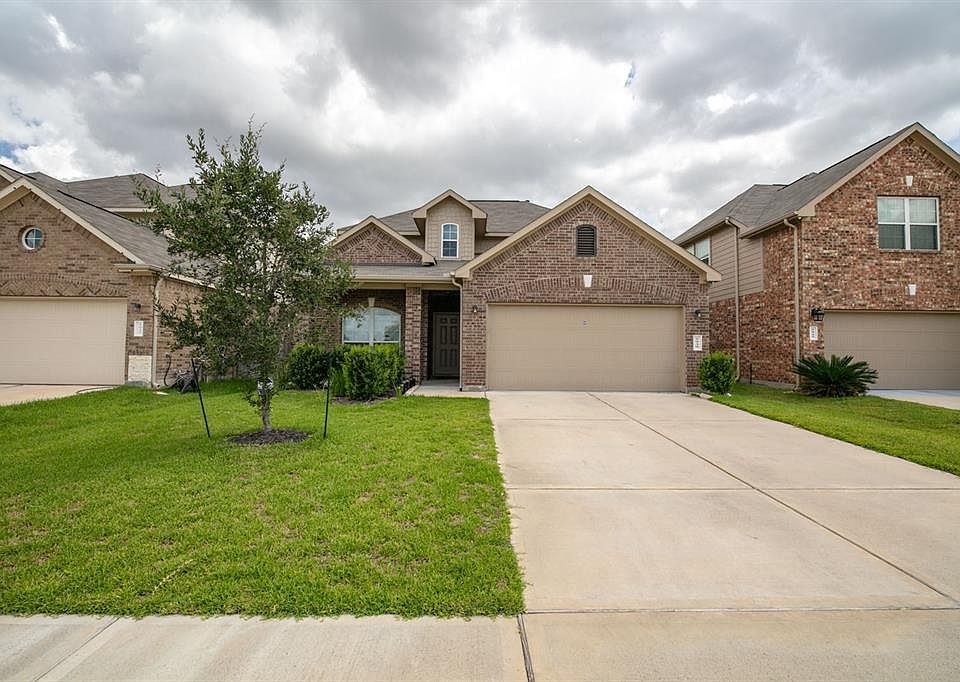 1st image of 2939 Lake Dr