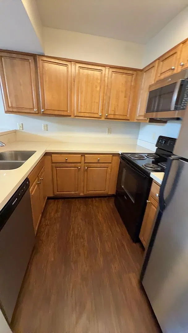 Great Top Floor End Unit For $3,375, Lease Includes Two Parking Spaces! Sign Now, Move In 8/11/27 — Photo 3