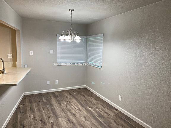 5th image of 1240 Morse Ave